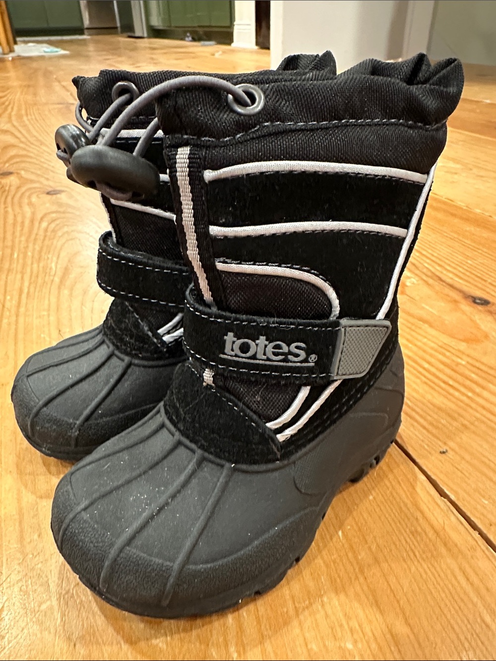 totes Kids Black Snow Boots with Reflective Trim